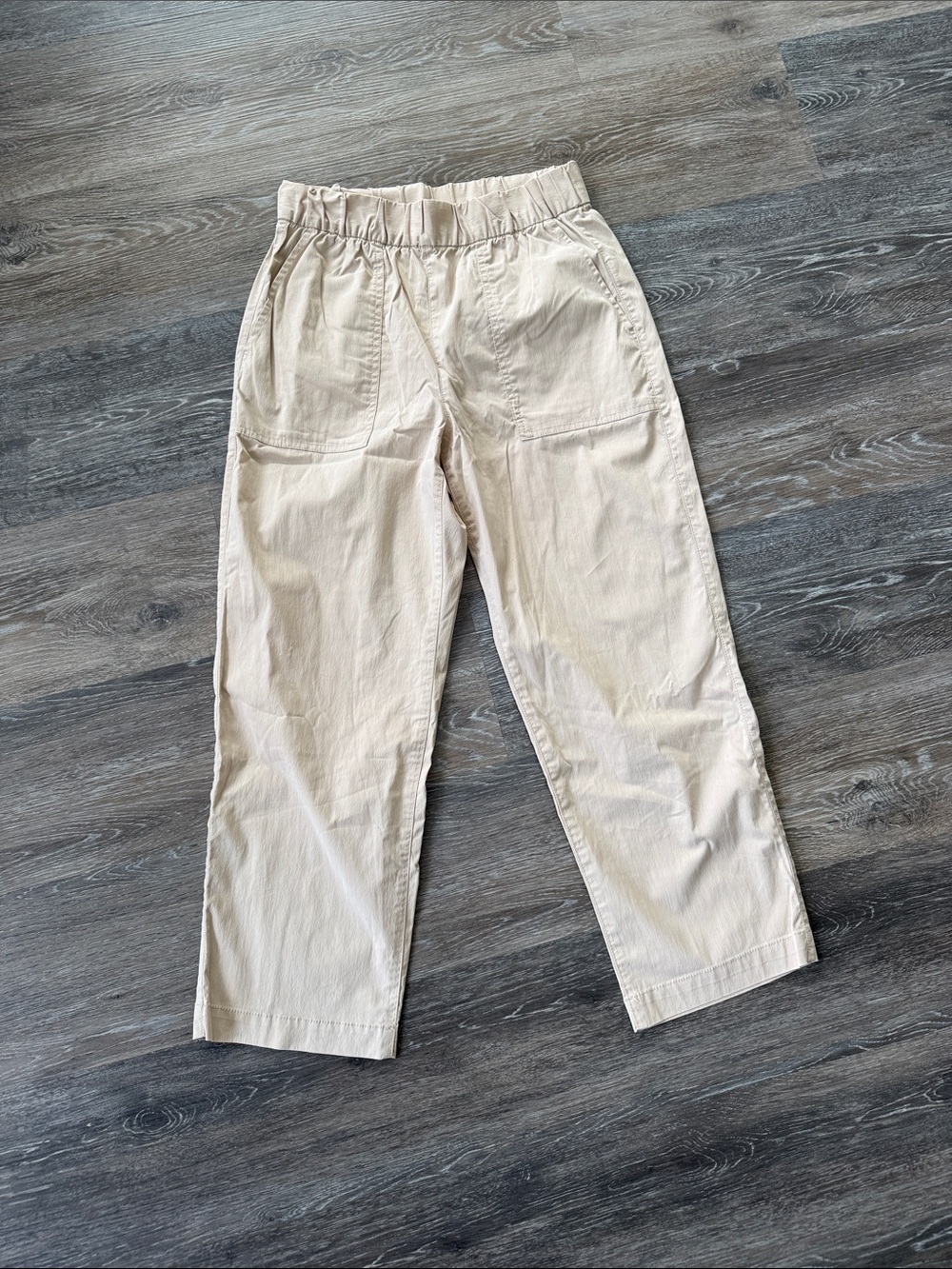 GAP Cropped Pull-On Pants in Light Beige